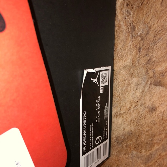 Jordan 11 Bred size 9brand new - Picture 2 of 3